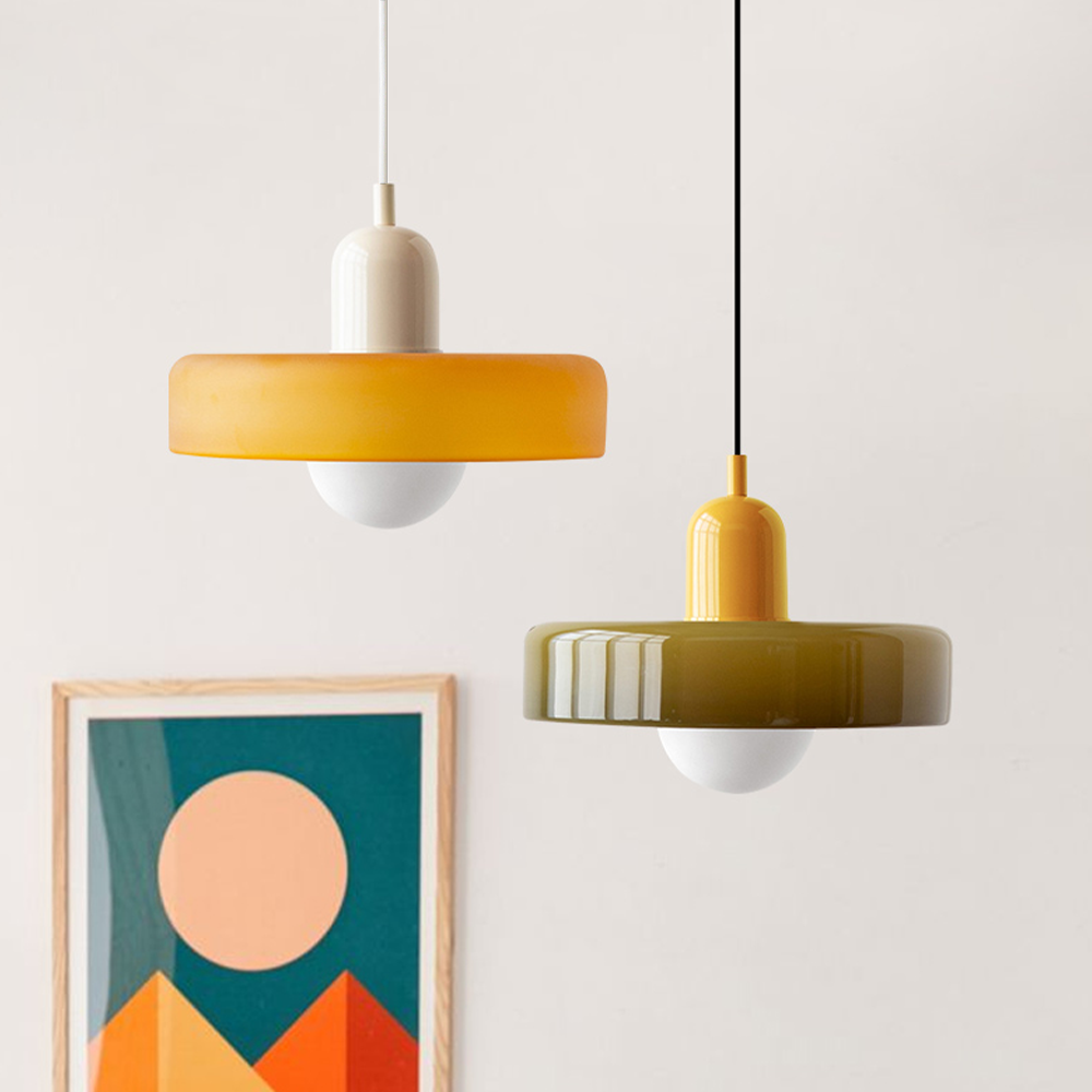 "Lampe suspendue moderne en verre, design Bauhaus, forme ronde élégante, lumière douce, idéale pour espace contemporain."