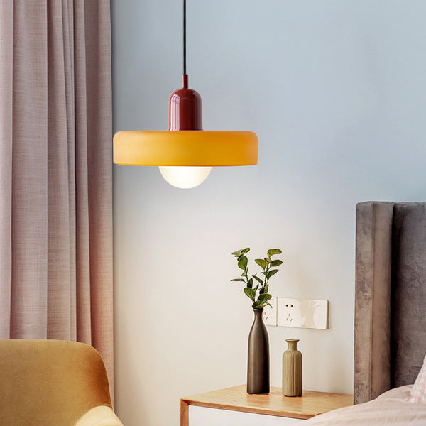 "Lampe suspendue moderne en verre, design Bauhaus, forme ronde élégante, lumière douce, idéale pour espace contemporain."