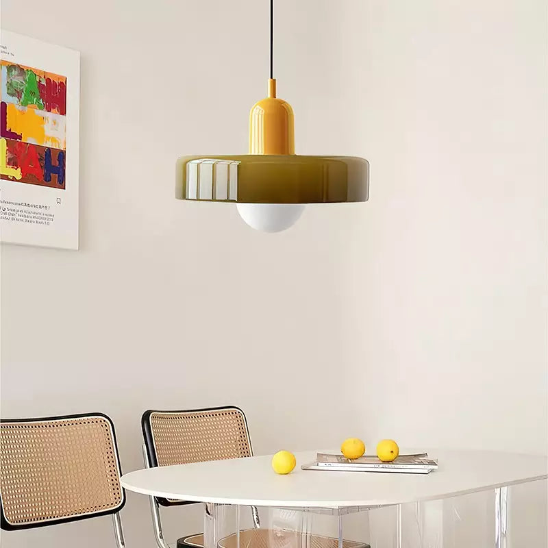"Lampe suspendue moderne en verre, design Bauhaus, forme ronde élégante, lumière douce, idéale pour espace contemporain."