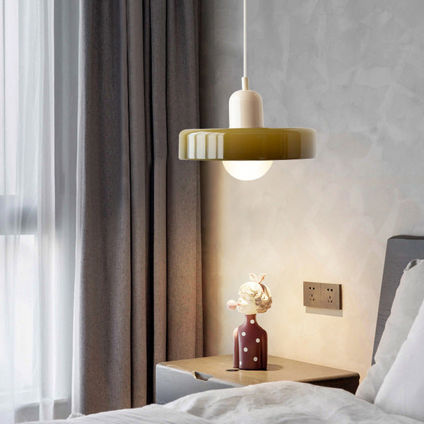 "Lampe suspendue moderne en verre, design Bauhaus, forme ronde élégante, lumière douce, idéale pour espace contemporain."