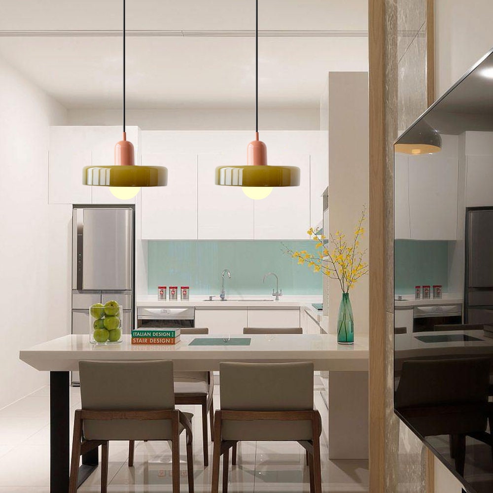"Lampe suspendue moderne en verre, design Bauhaus, forme ronde élégante, lumière douce, idéale pour espace contemporain."