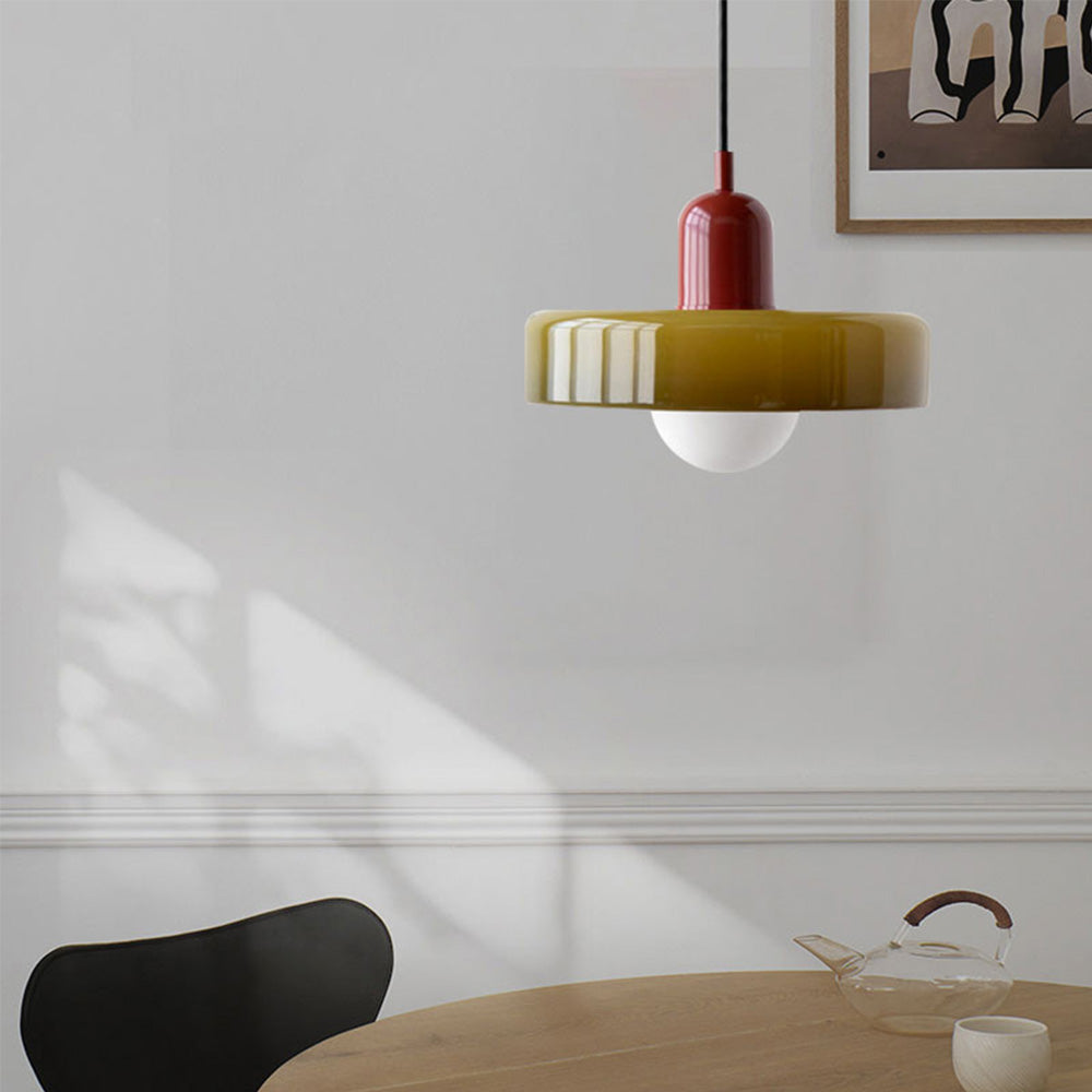 "Lampe suspendue moderne en verre, design Bauhaus, forme ronde élégante, lumière douce, idéale pour espace contemporain."