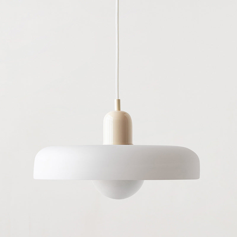 "Lampe suspendue moderne en verre, design Bauhaus, forme ronde élégante, lumière douce, idéale pour espace contemporain."