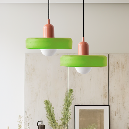 "Lampe suspendue moderne en verre, design Bauhaus, forme ronde élégante, lumière douce, idéale pour espace contemporain."