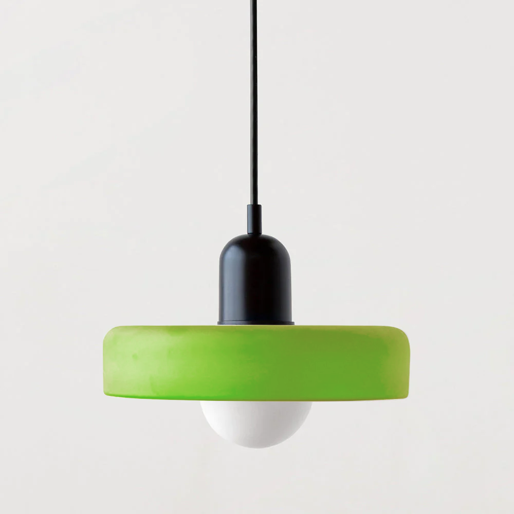"Lampe suspendue moderne en verre, design Bauhaus, forme ronde élégante, lumière douce, idéale pour espace contemporain."