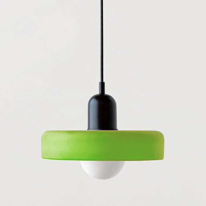 "Lampe suspendue moderne en verre, design Bauhaus, forme ronde élégante, lumière douce, idéale pour espace contemporain."