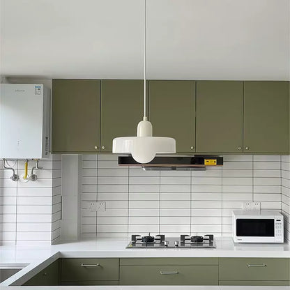 "Lampe suspendue moderne en verre, design Bauhaus, forme ronde élégante, lumière douce, idéale pour espace contemporain."