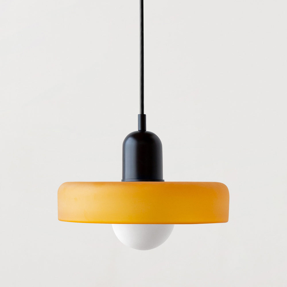 "Lampe suspendue moderne en verre, design Bauhaus, forme ronde élégante, lumière douce, idéale pour espace contemporain."