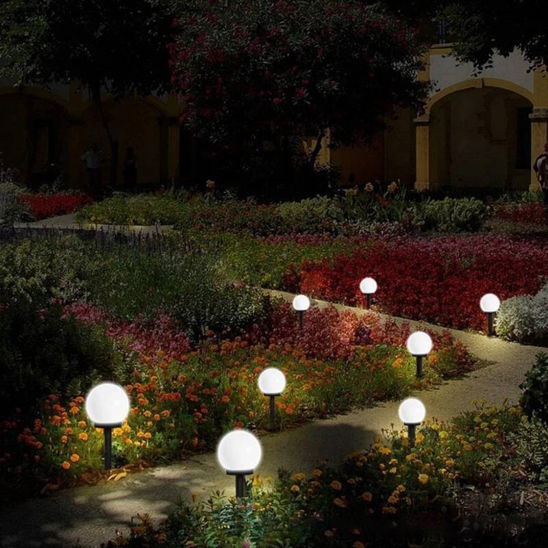 Lampes solaires de jardin LED, étanches et écologiques, design moderne en disque pour éclairage extérieur durable.