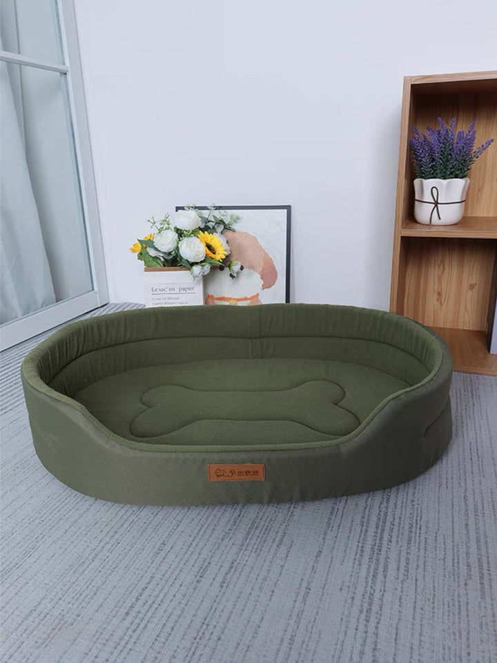 "Lit orthopédique pour chien, mousse mémoire, bords surélevés, housse lavable, couleurs variées, confort et soutien optimal."