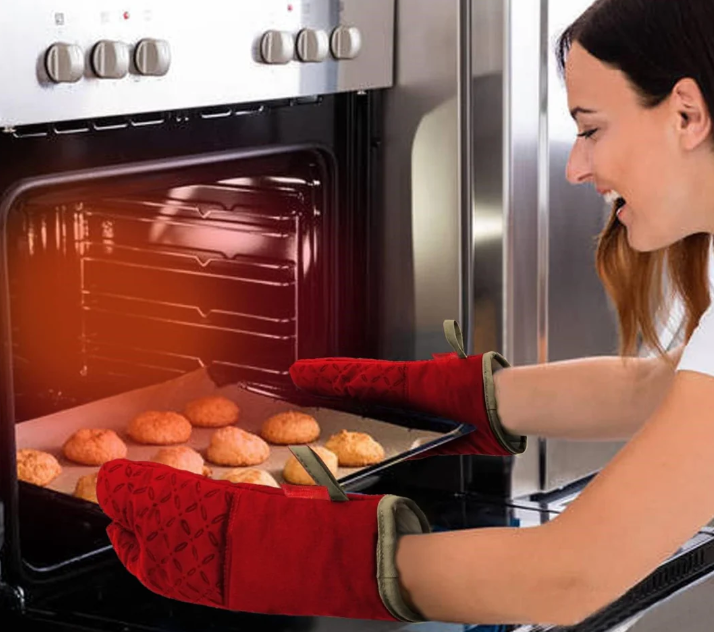 "Lot de 6 gants de four et maniques, protection chaleur 250°C, design ergonomique couleur moderne, cuisine sécurisée."