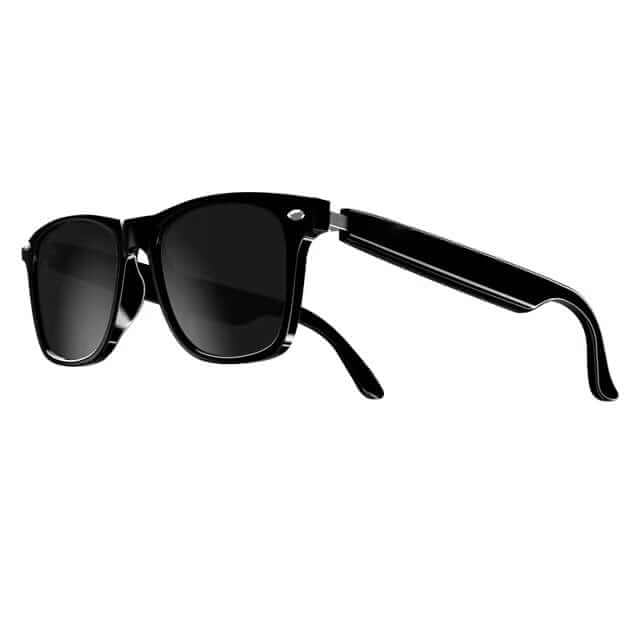 "Lunettes de soleil intelligentes Nortik, vue de face, avec caméra intégrée et fonctionnalités Bluetooth élégantes."