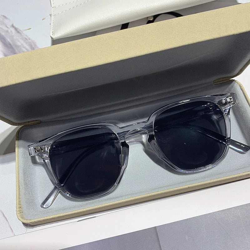 Lunettes de soleil polarisées UV400 élégantes pour hommes et femmes, offrant protection et confort optimal en extérieur.