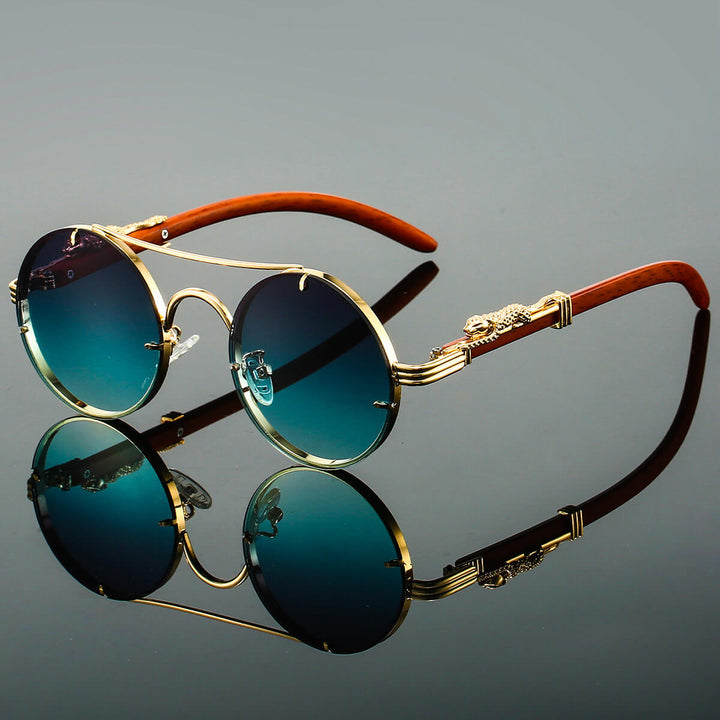 "Lunettes de soleil rétro en métal bleu pour hommes, monture chic, verres UV, accessoire estival élégant."