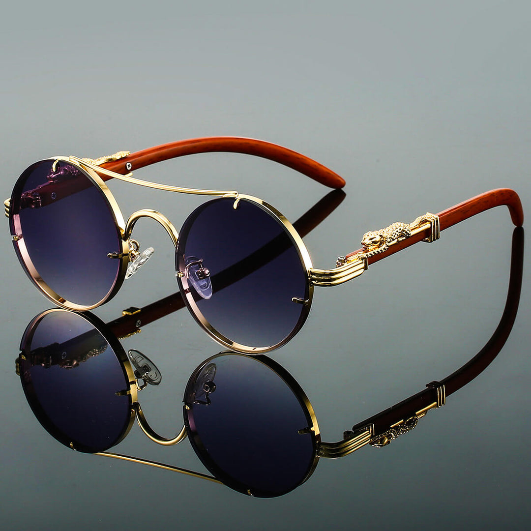 "Lunettes de soleil rétro en métal bleu pour hommes, monture chic, verres UV, accessoire estival élégant."