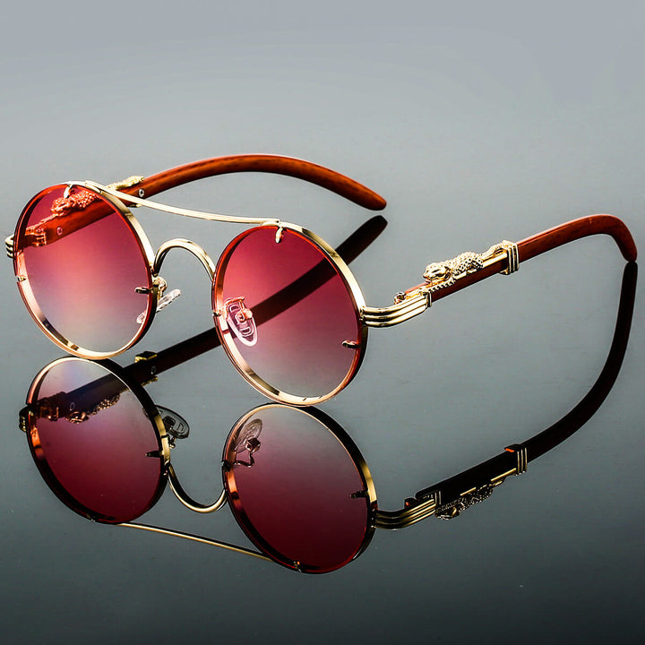 "Lunettes de soleil rétro en métal bleu pour hommes, monture chic, verres UV, accessoire estival élégant."