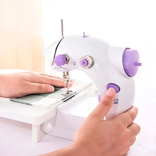 "Machine à coudre électrique compacte, légère, portable, idéale DIY, design blanc classique, fonctionnalité intuitive."