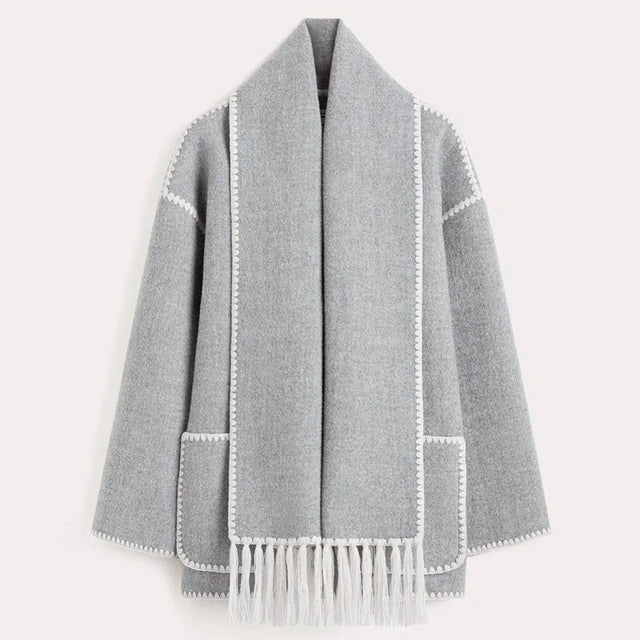 "Manteau d'hiver femme élégant, coupe ajustée, capuche amovible, détails sophistiqués, doublure chaude, style chic"