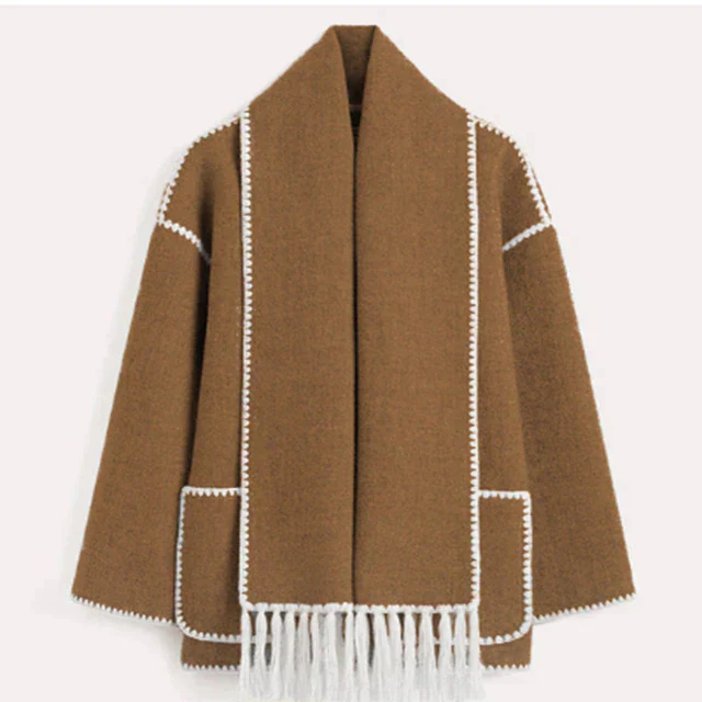"Manteau d'hiver femme élégant, coupe ajustée, capuche amovible, détails sophistiqués, doublure chaude, style chic"