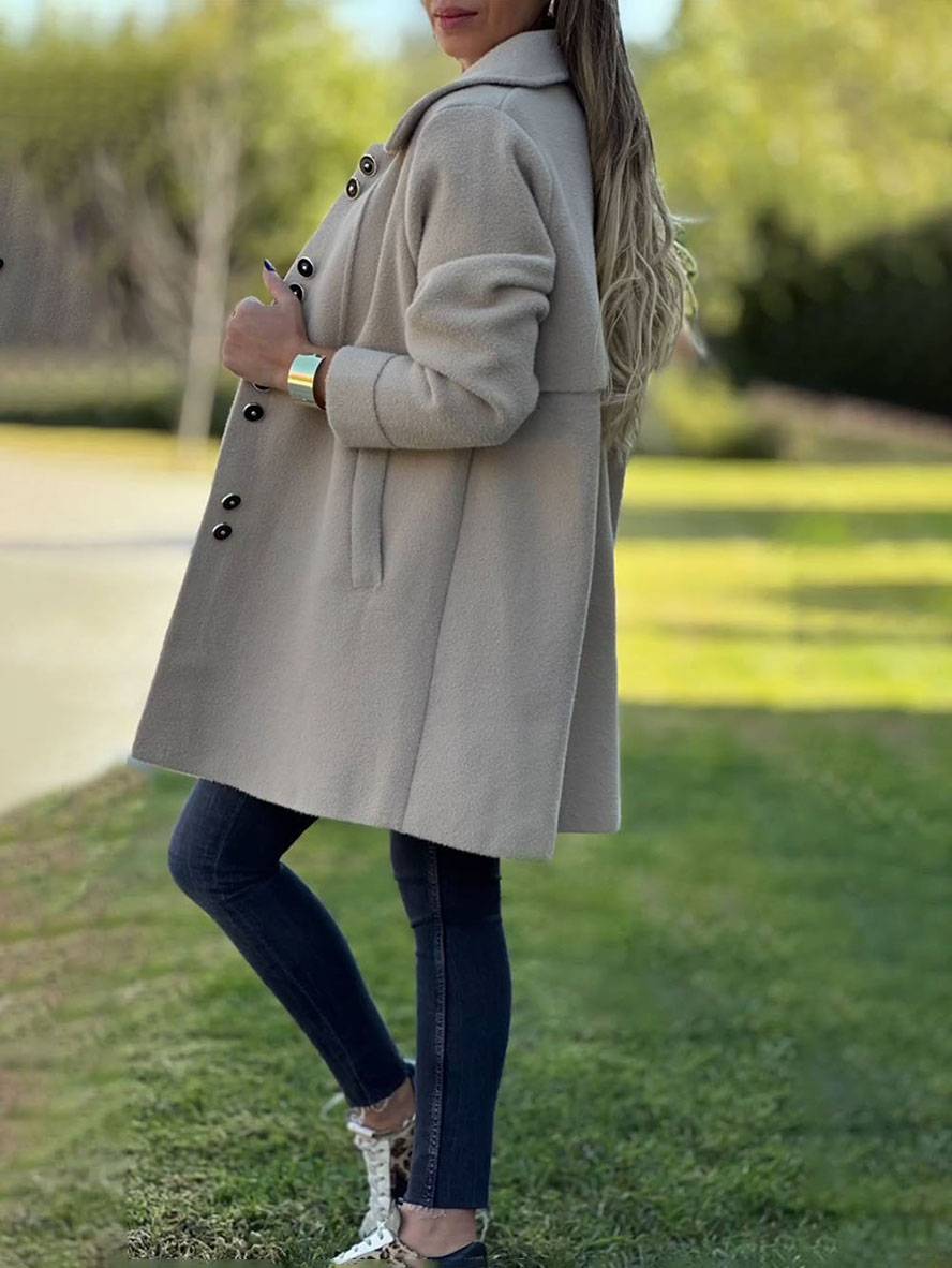"Manteau d'hiver femme élégant Louise, col classique, boutons raffinés, chaud, idéal pour l'hiver, style intemporel"