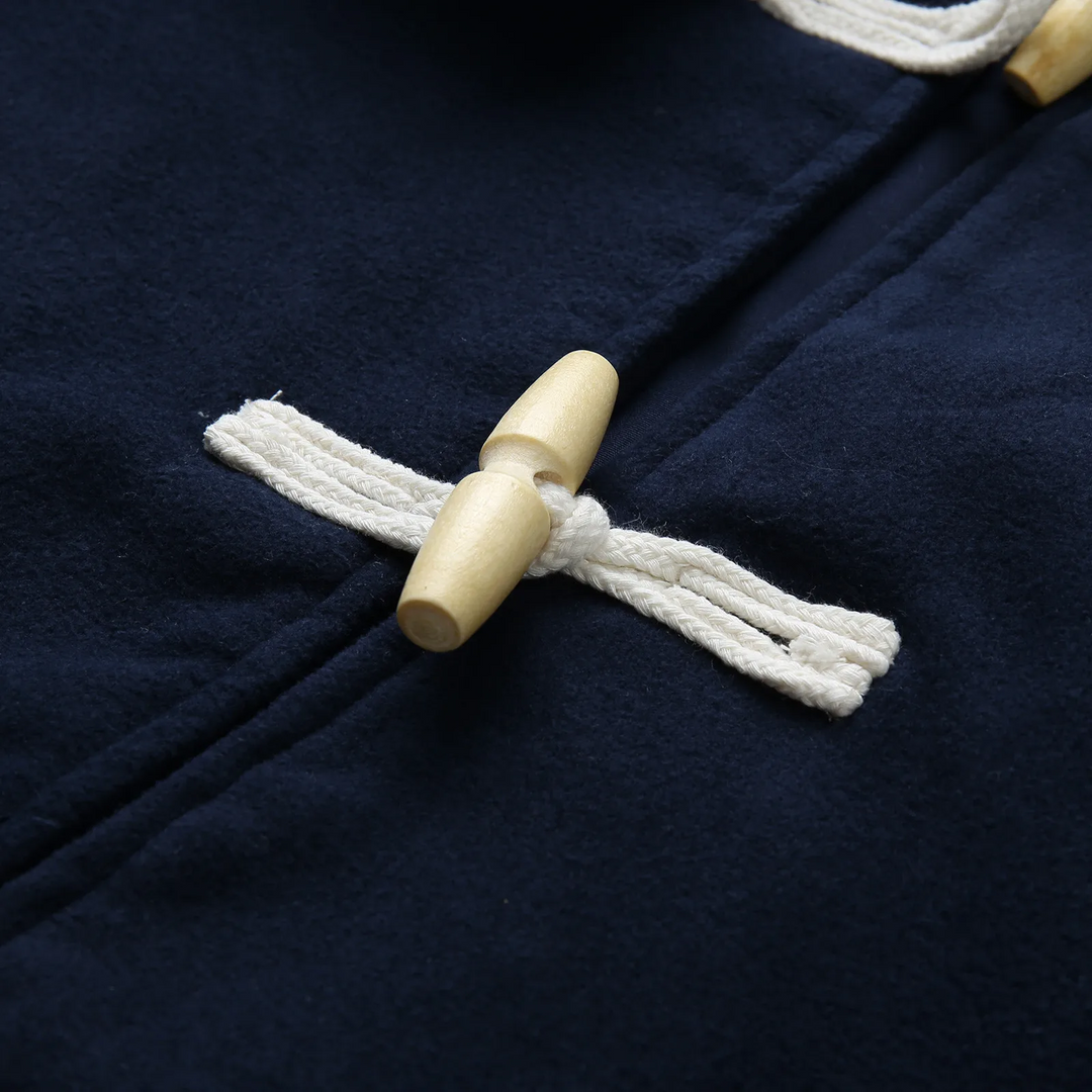 "Manteau en laine homme, vue de face, capuche élégante, pour chaleur et style en hiver."