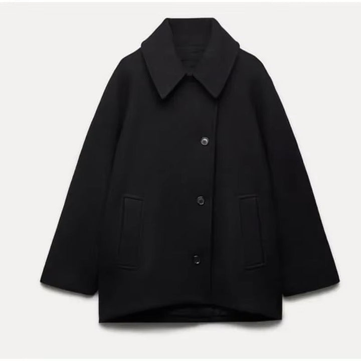 "Manteau en laine oversize brun, coupe ample, détails boutons, chic pour automne hiver, style et confort assuré."