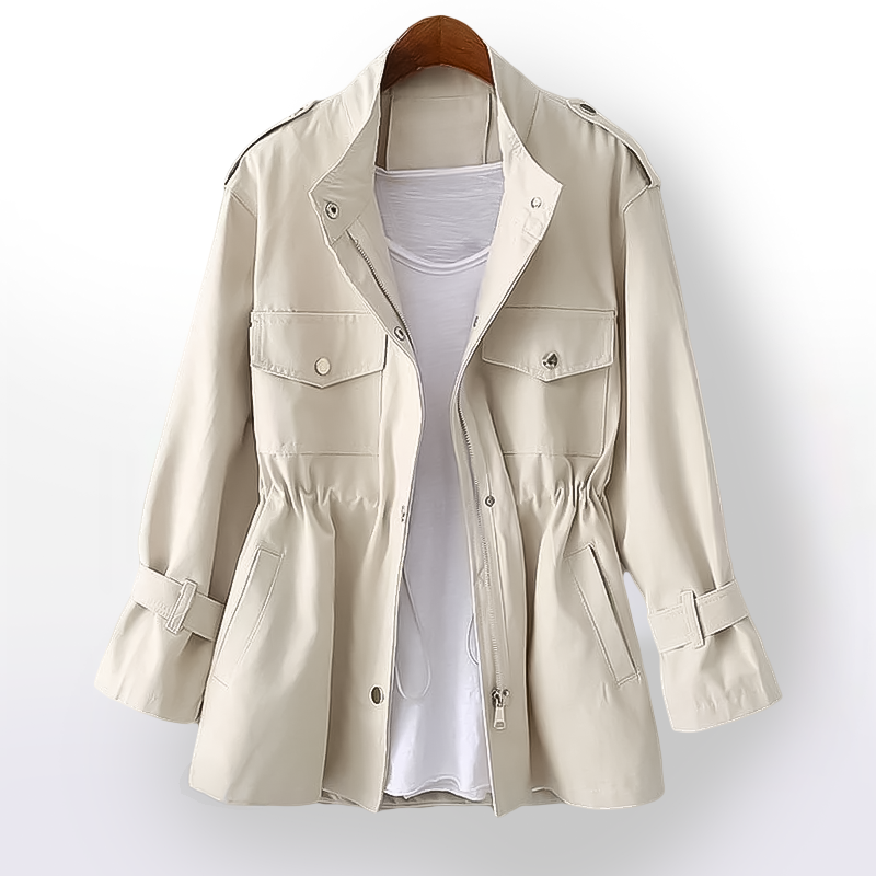 "Manteau femme chic en coton ciré, imperméable, ajusté avec capuche, poches pratiques, style élégant et flatteur"