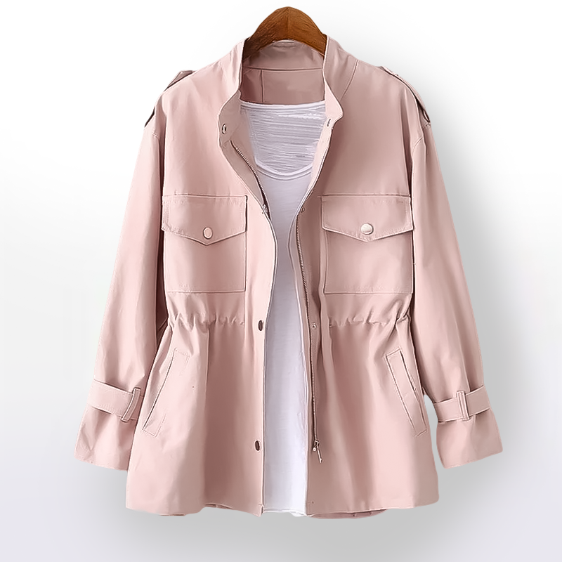 "Manteau femme chic en coton ciré, imperméable, ajusté avec capuche, poches pratiques, style élégant et flatteur"