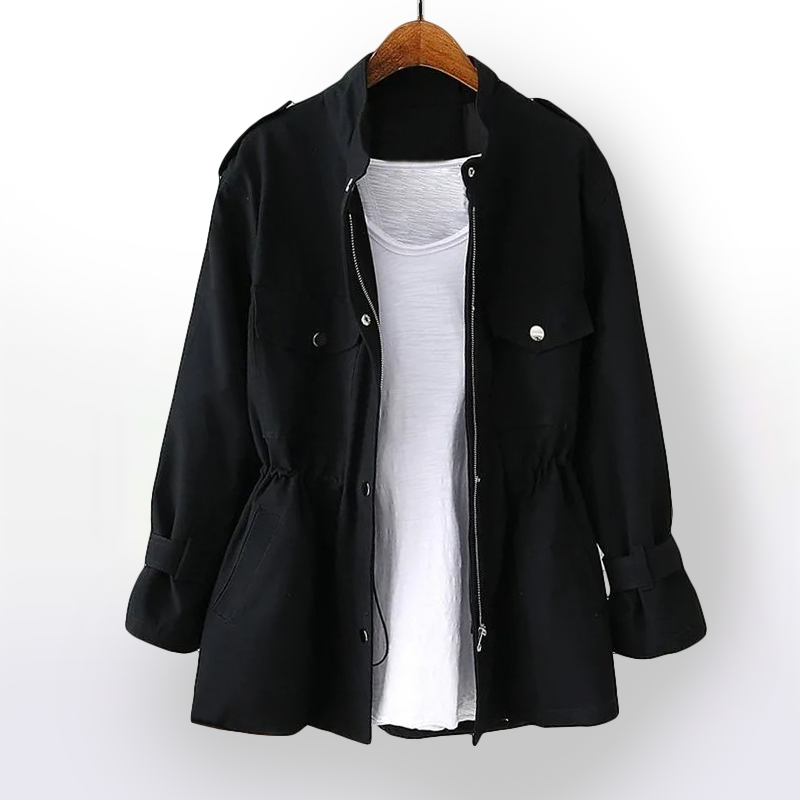 "Manteau femme chic en coton ciré, imperméable, ajusté avec capuche, poches pratiques, style élégant et flatteur"