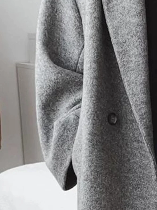 "Manteau femme oversize en laine mélangée, moderne et élégant, chaud et léger, style tendance pour l'hiver."