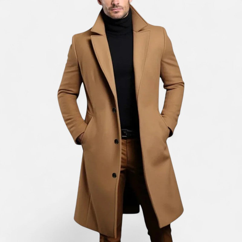 "Manteau homme élégant, ligne épurée, col structuré, stylé et raffiné, silhouette élancée, résistant au froid."