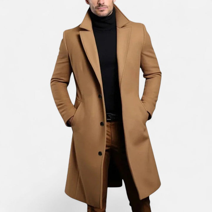 "Manteau homme élégant, ligne épurée, col structuré, stylé et raffiné, silhouette élancée, résistant au froid."