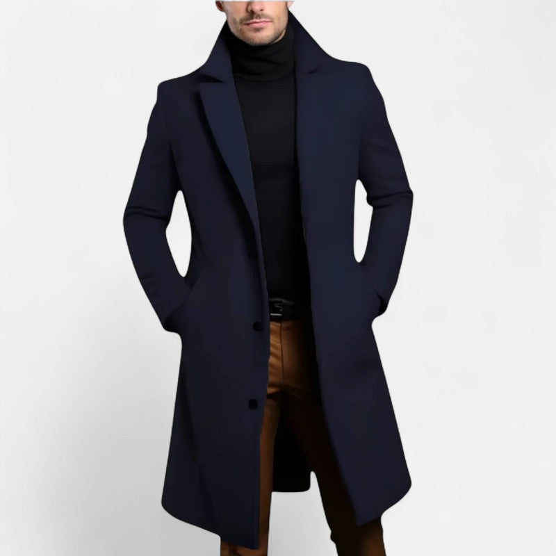 "Manteau homme élégant, ligne épurée, col structuré, stylé et raffiné, silhouette élancée, résistant au froid."