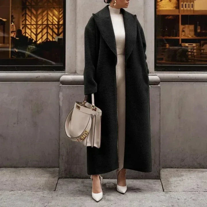"Manteau long d'hiver élégant pour femme en noir, gris ou kaki, design élancé, pour un style sophistiqué et chaleur assurée."