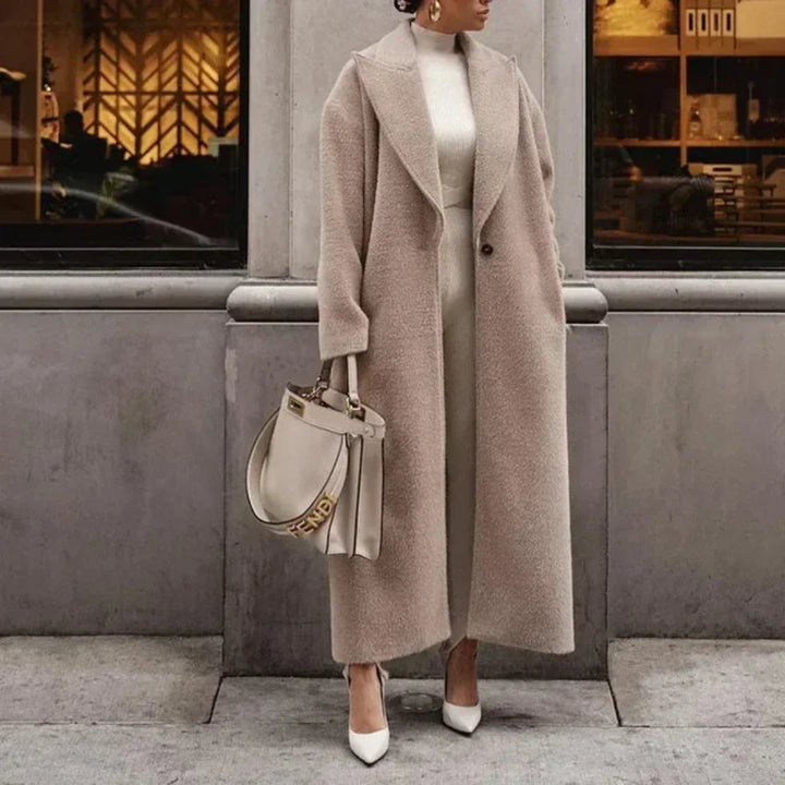 "Manteau long d'hiver élégant pour femme en noir, gris ou kaki, design élancé, pour un style sophistiqué et chaleur assurée."