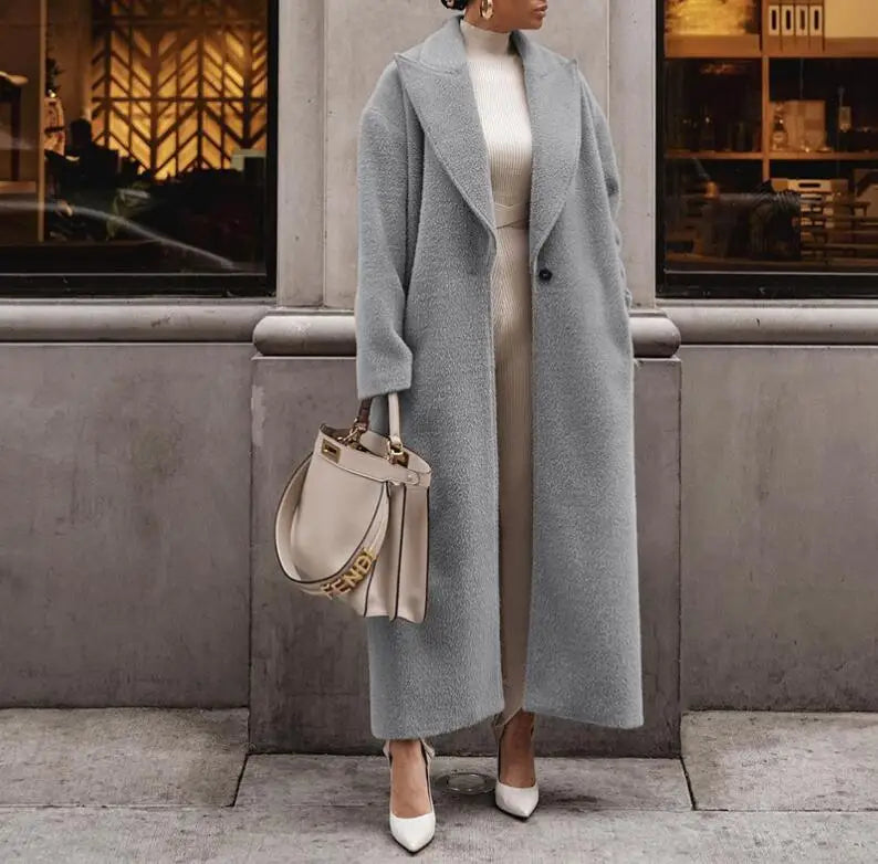 "Manteau long femme élégance hiver, couleur sobre, coupe classique, col montant, poches pratiques, idéal jours froids."