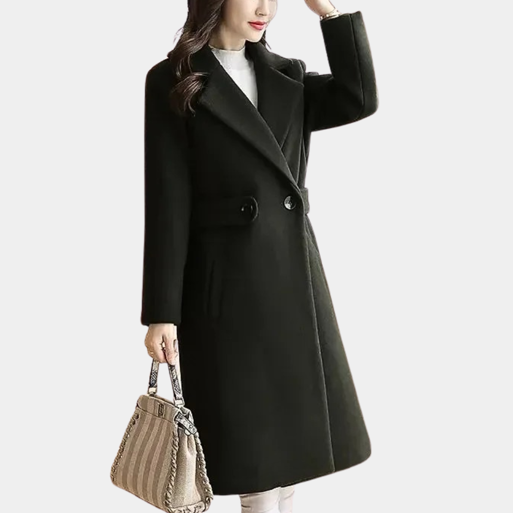 "Manteau luxe Sara femme, chaud et élégant, ceinture accentuant la taille, couleur kaki, style hiver sophistiqué."