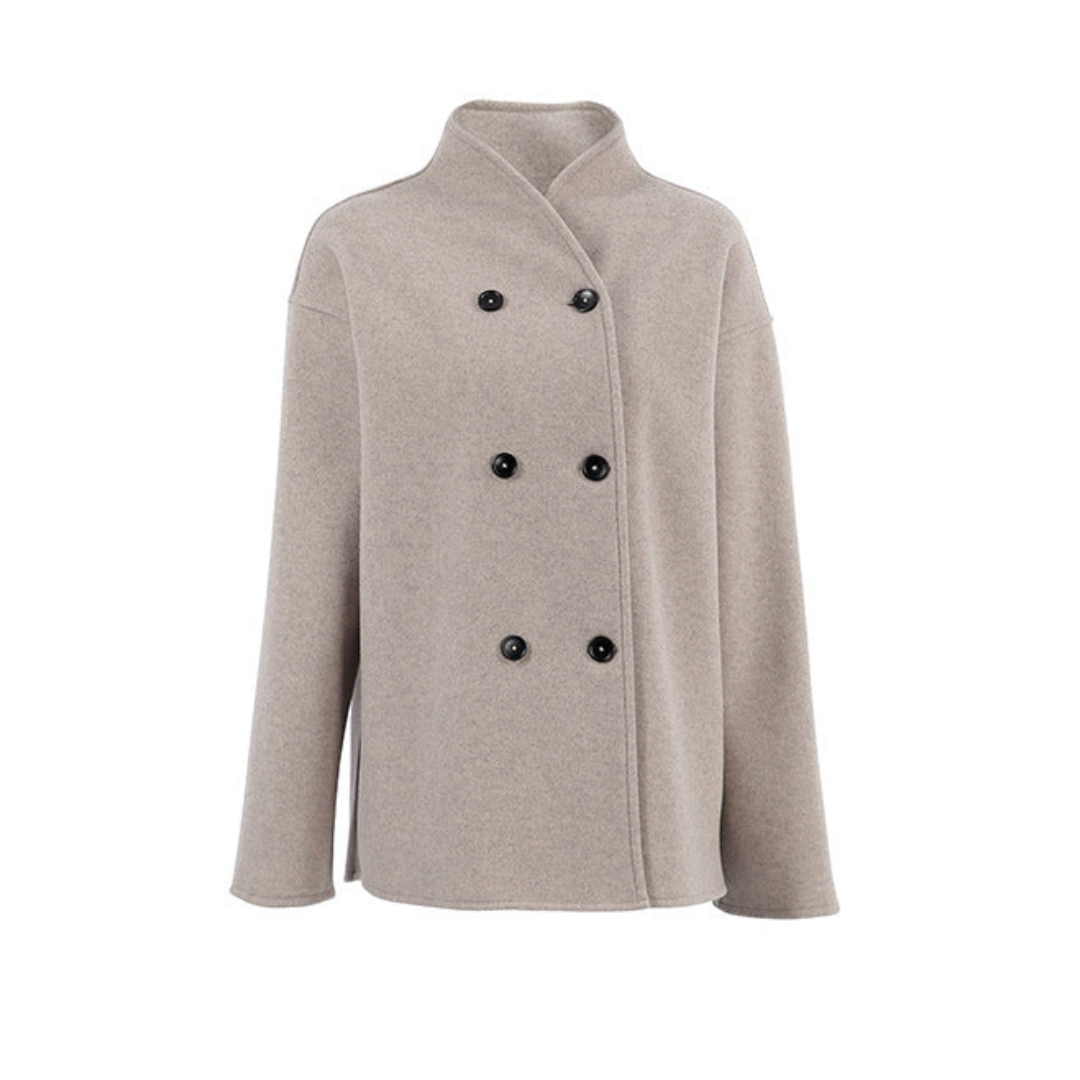 "Manteau oversize Gina en laine, streetwear tendance, coupe décontractée, fermeture boutonnée moderne, couleur unie."