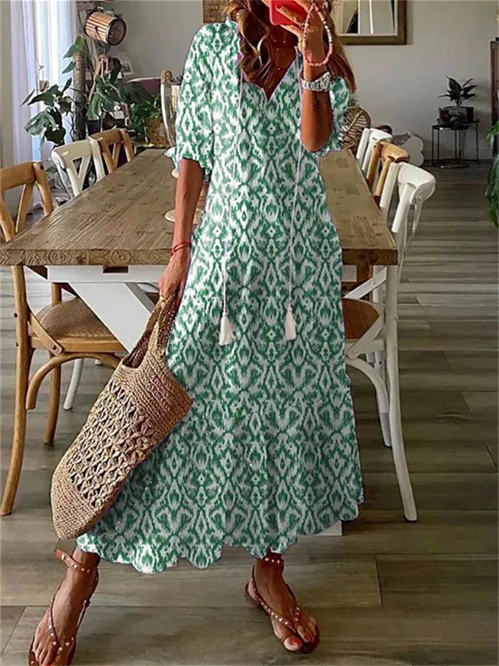Maxi robe d'été aérée taille plus, longue et élégante avec manches courtes, chic pour les journées chaudes.