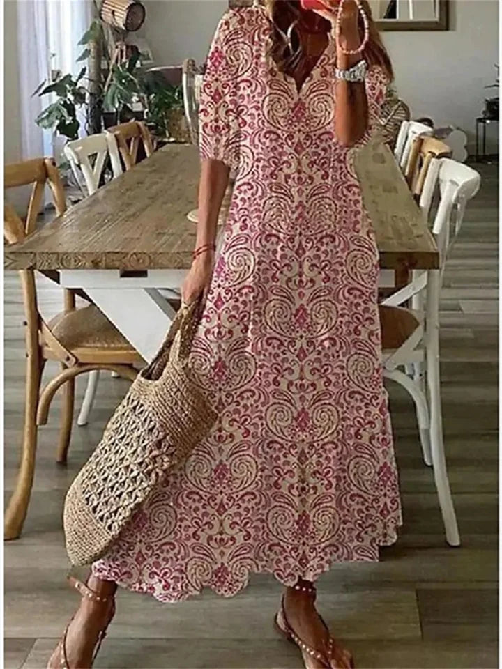 Maxi robe d'été aérée taille plus, longue et élégante avec manches courtes, chic pour les journées chaudes.