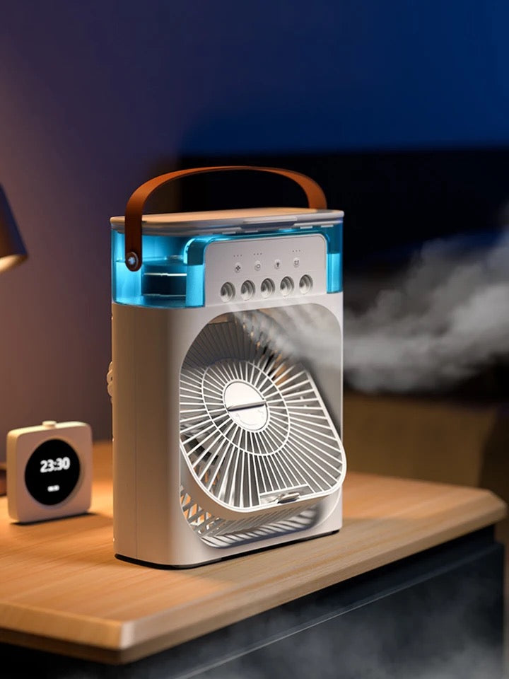 "Mini-climatiseur portable blanc, compact, rechargeable, idéal pour l'été, avec design moderne, sur surface de bureau."
