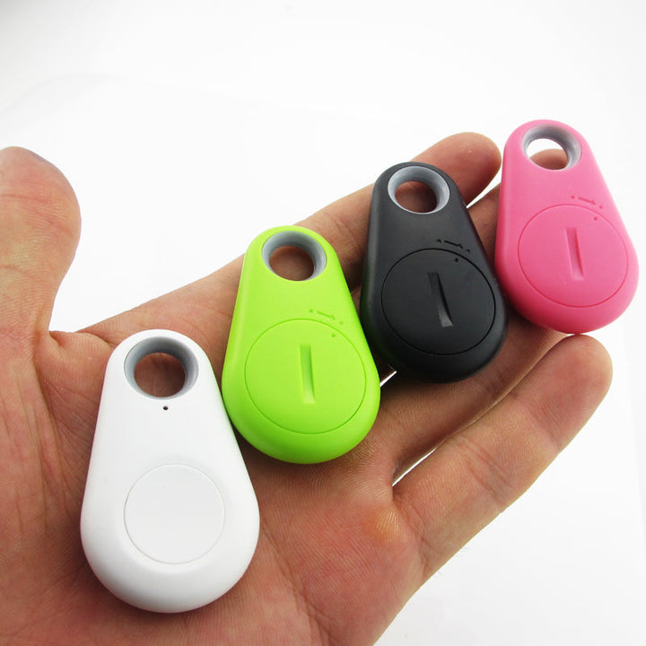 "Mini traqueur GPS compact et léger, idéal pour suivre enfants, animaux et objets avec précision en temps réel."