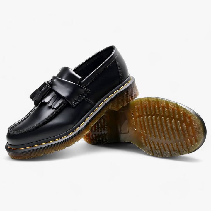"Mocassins à glands marron pour homme, élégants avec pompon distinctif, style intemporel et confort supérieur."