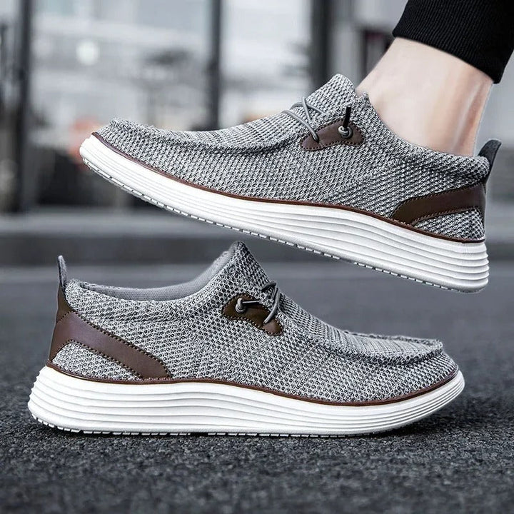 "Mocassins bateau à lacets homme, tige en maille bleue, confort léger, style marin, pour look décontracté et chic"