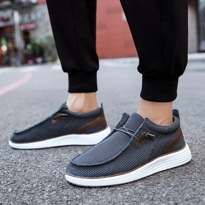 "Mocassins bateau à lacets homme, tige en maille bleue, confort léger, style marin, pour look décontracté et chic"