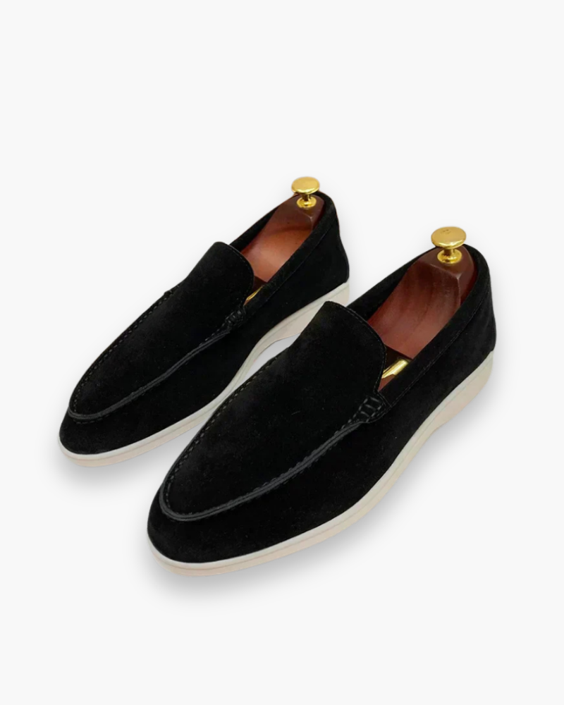 "Mocassins classiques en cuir beige pour homme, design élégant et confortable, parfaits pour toutes occasions."