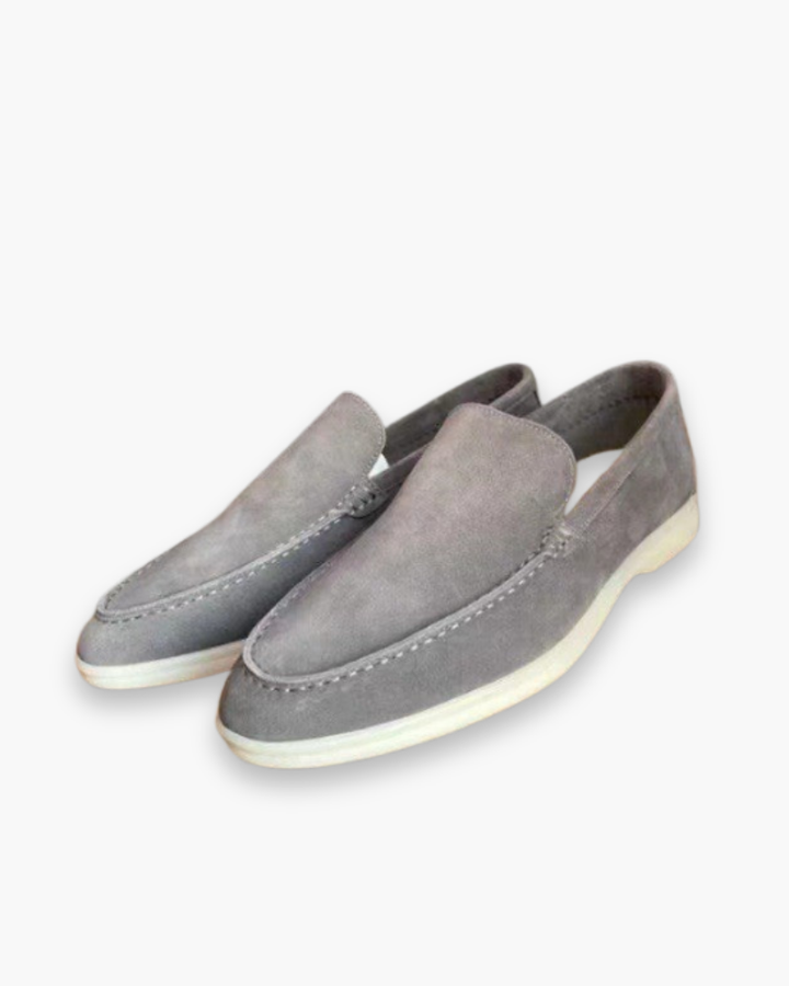 "Mocassins classiques en cuir beige pour homme, design élégant et confortable, parfaits pour toutes occasions."