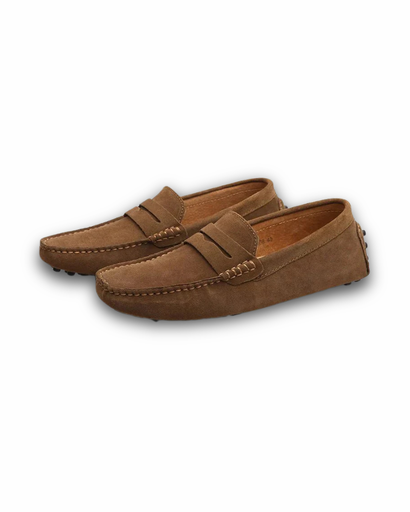 "Mocassins élégants homme, cuir noir, semelle souple, chic et confortable, pour bureau et sorties décontractées."