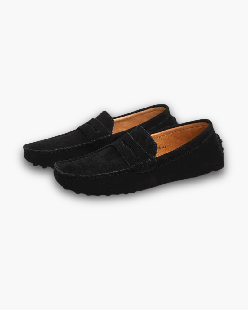 "Mocassins élégants homme, cuir noir, semelle souple, chic et confortable, pour bureau et sorties décontractées."