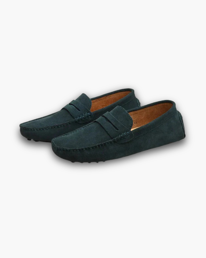 "Mocassins élégants homme, cuir noir, semelle souple, chic et confortable, pour bureau et sorties décontractées."